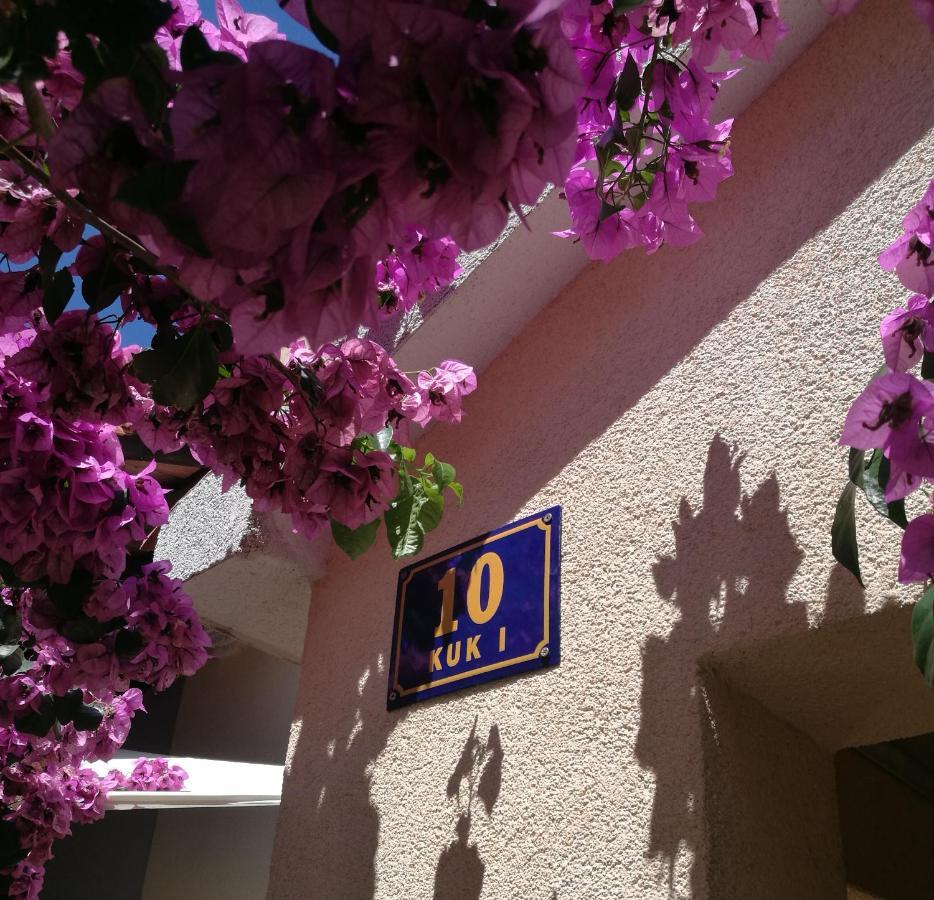 Apartmani Rita Milna  Buitenkant foto