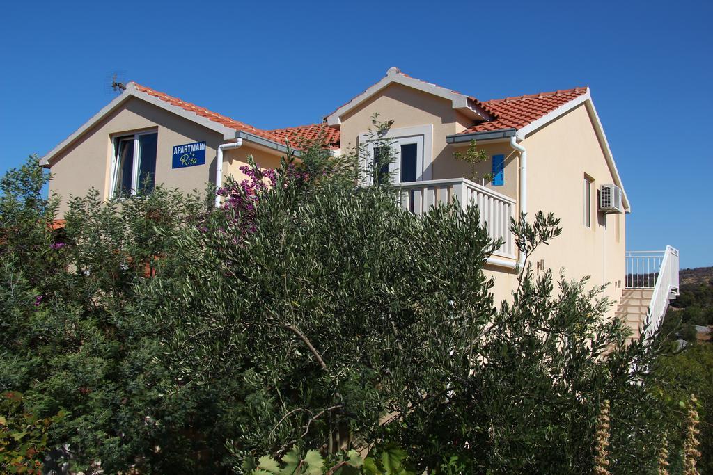 Apartmani Rita Milna  Buitenkant foto