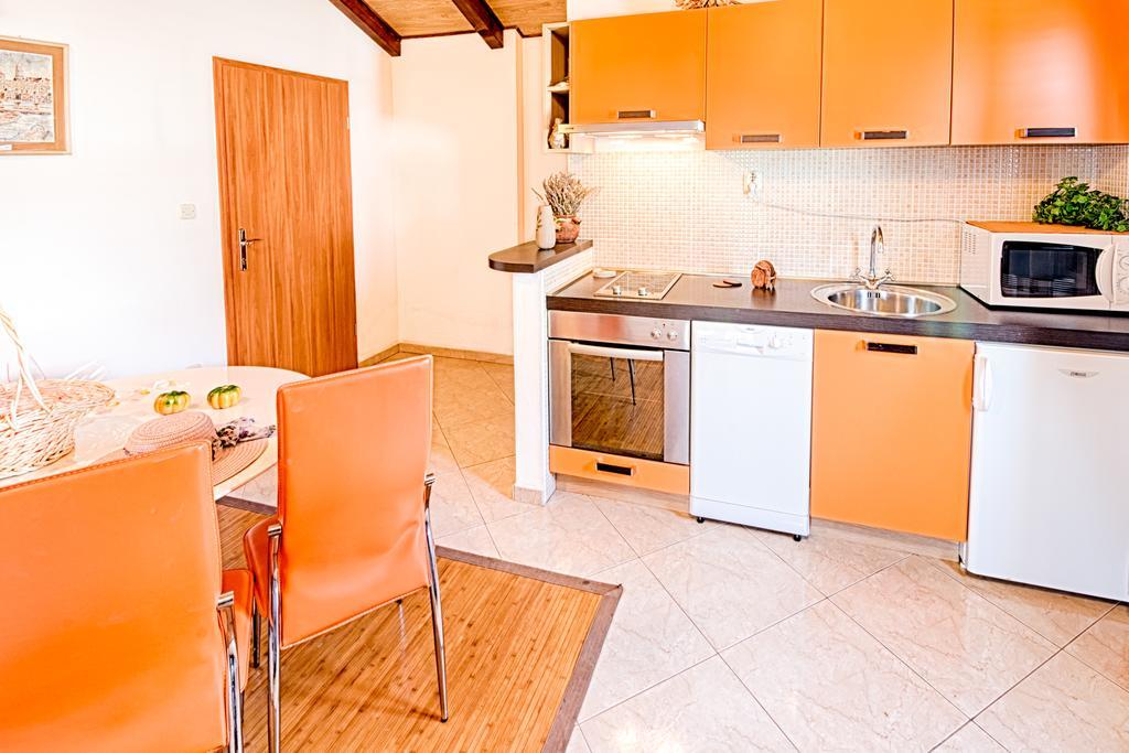 Apartmani Rita Milna  Kamer foto
