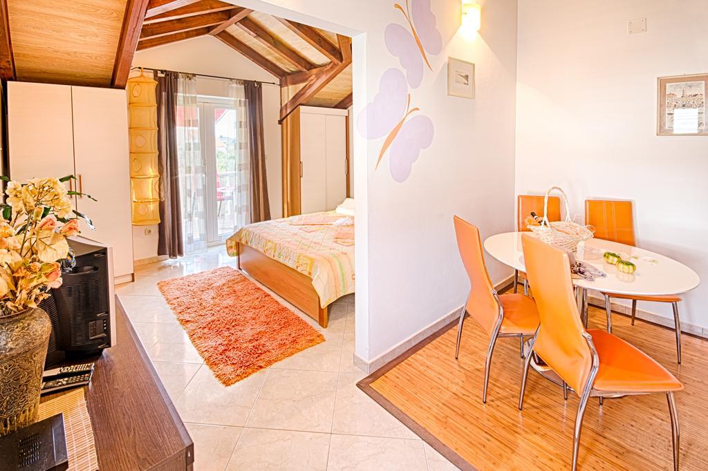 Apartmani Rita Milna  Kamer foto