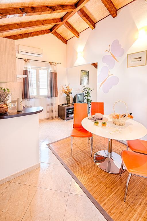 Apartmani Rita Milna  Kamer foto