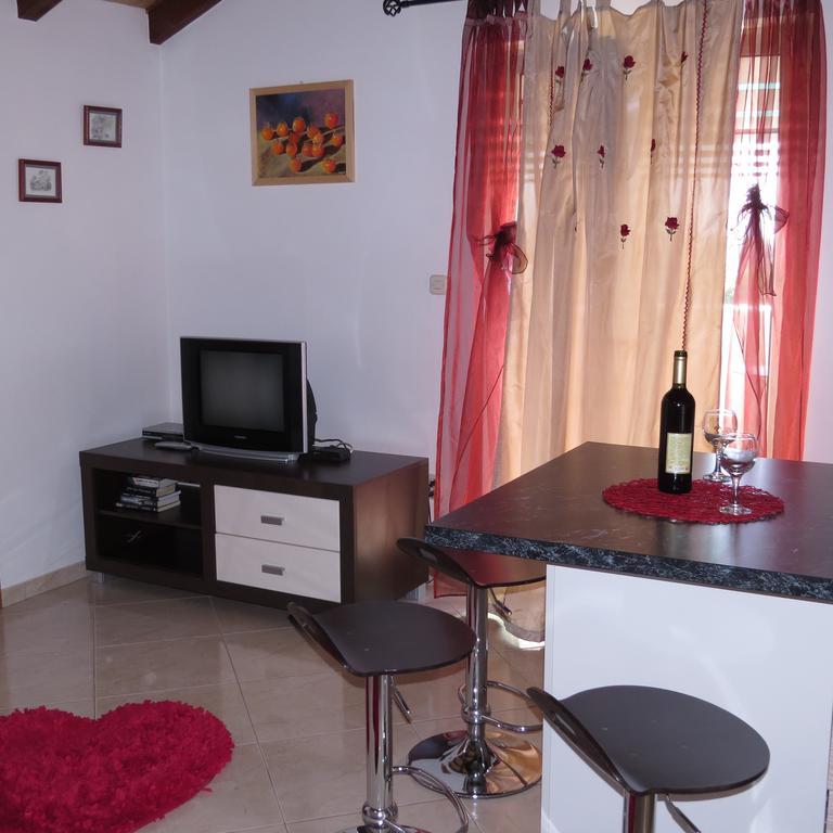 Apartmani Rita Milna  Buitenkant foto