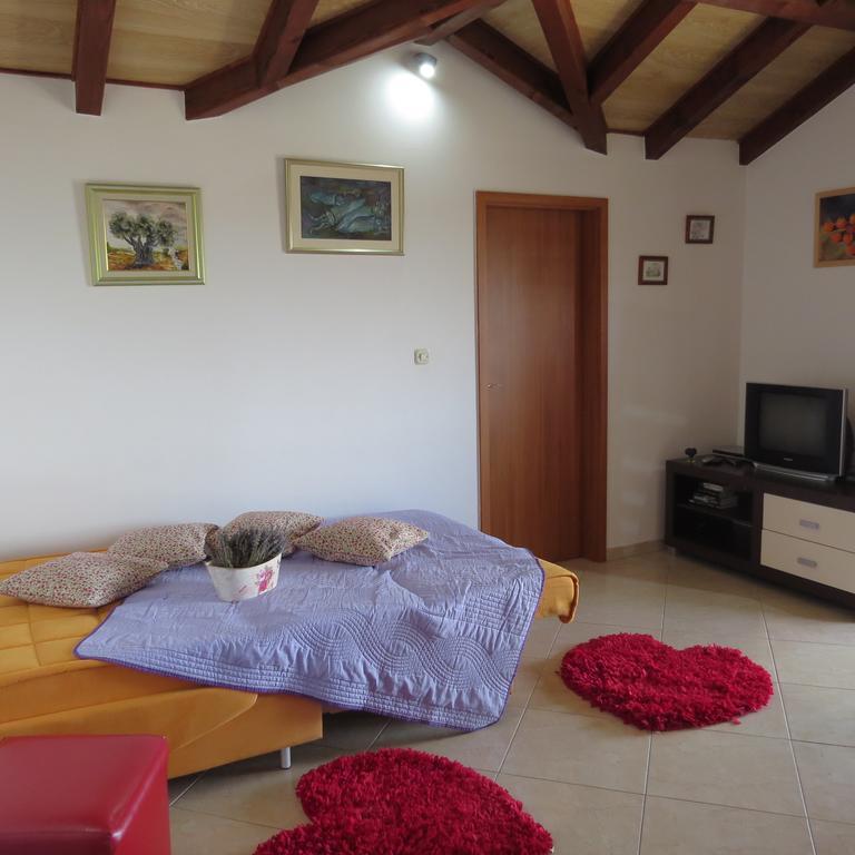 Apartmani Rita Milna  Buitenkant foto