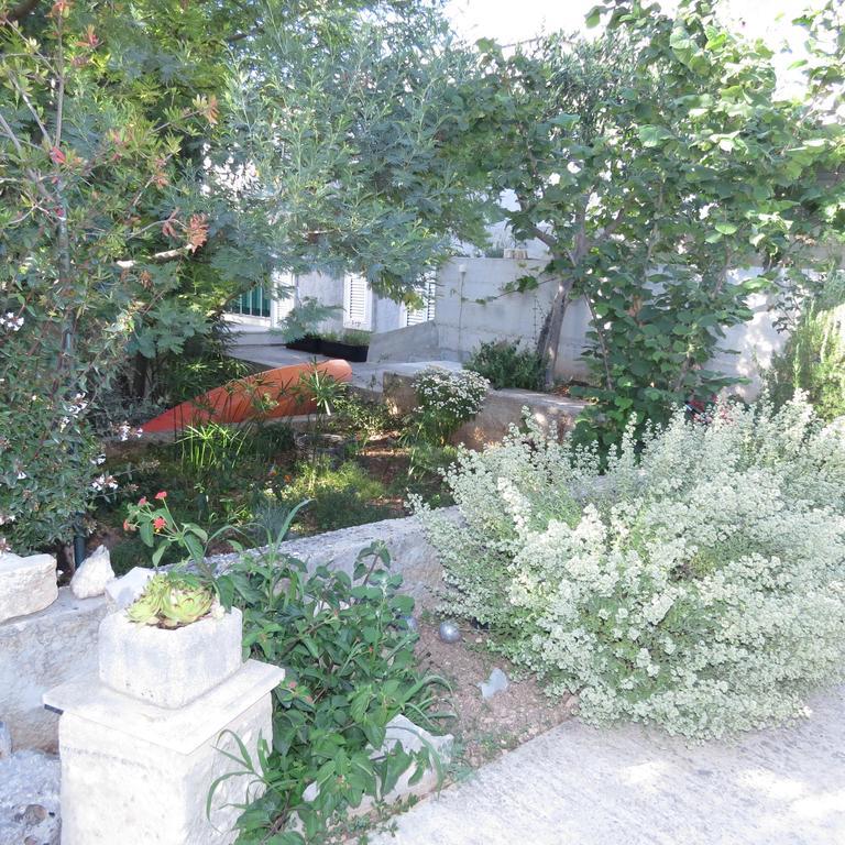 Apartmani Rita Milna  Buitenkant foto
