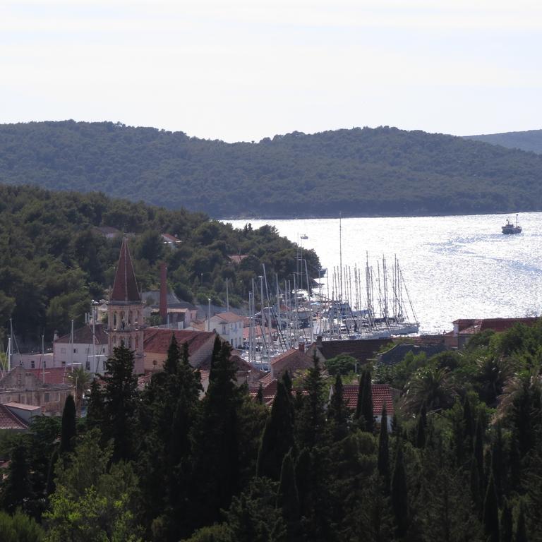 Apartmani Rita Milna  Buitenkant foto