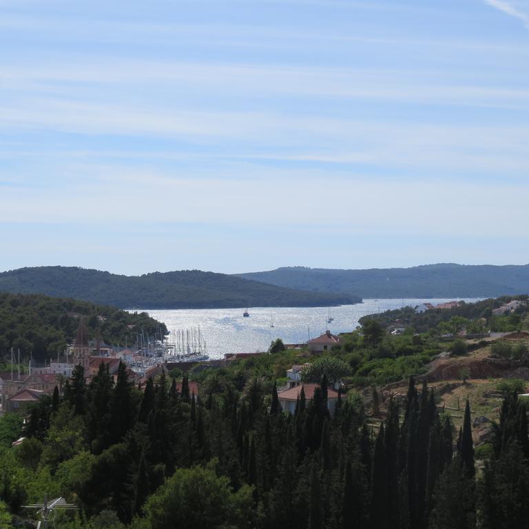Apartmani Rita Milna  Buitenkant foto