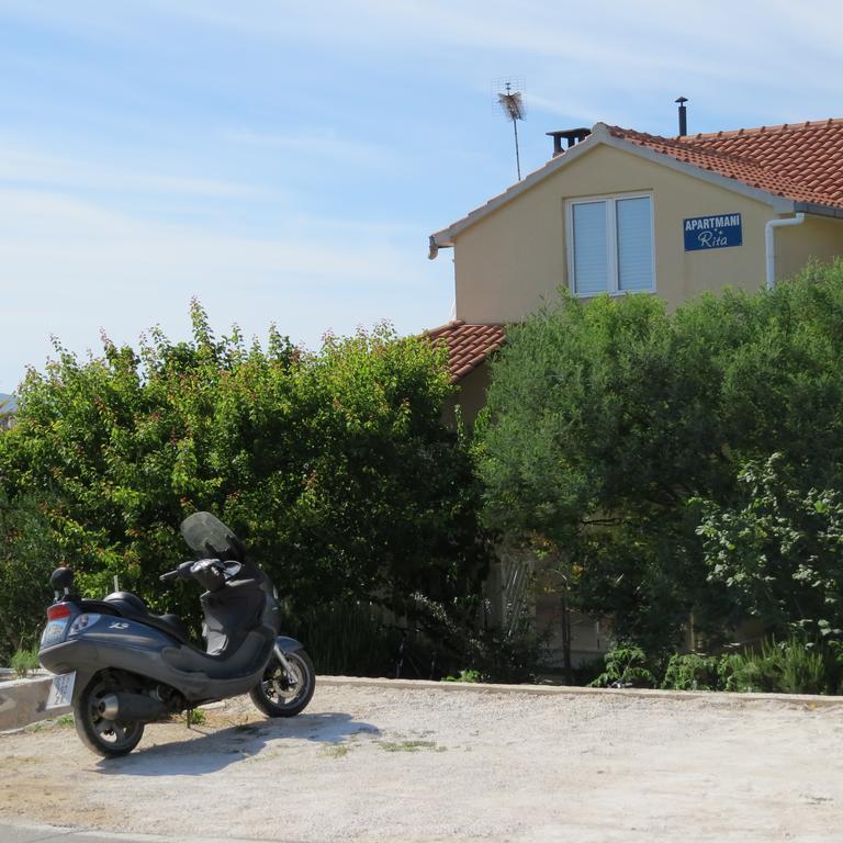 Apartmani Rita Milna  Buitenkant foto