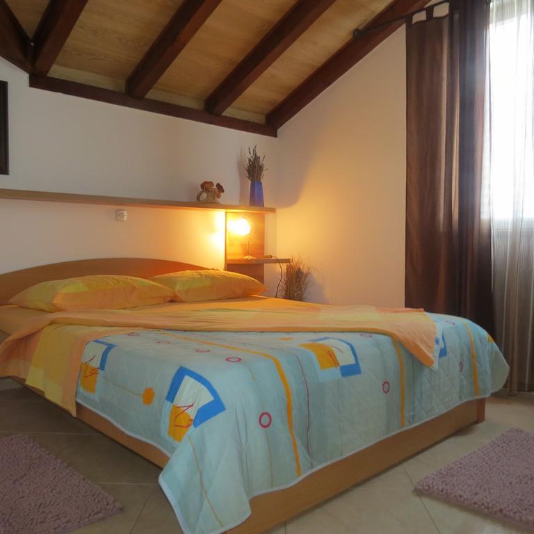 Apartmani Rita Milna  Buitenkant foto