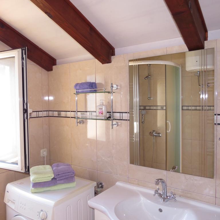 Apartmani Rita Milna  Buitenkant foto