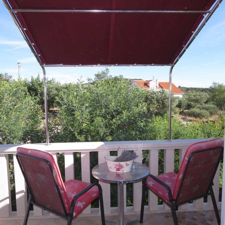 Apartmani Rita Milna  Buitenkant foto