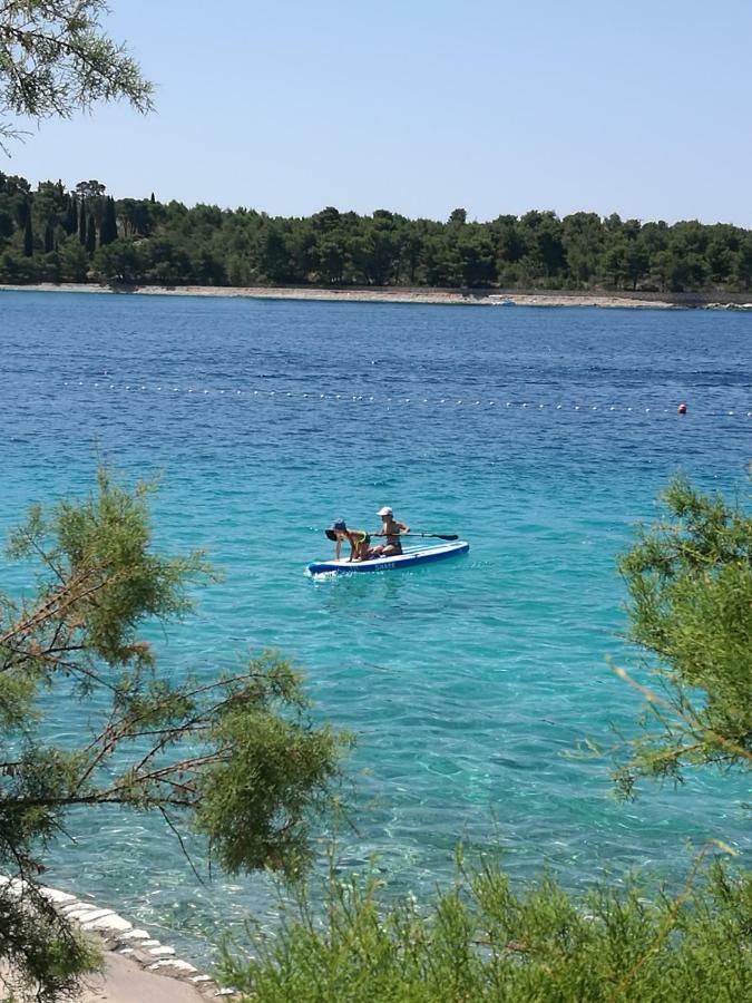 Apartmani Rita Milna  Buitenkant foto